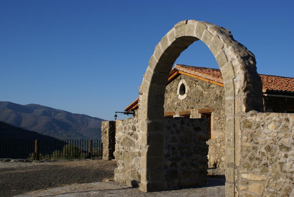 Albergue El Solitario Banos De Montemayor Luaran gambar