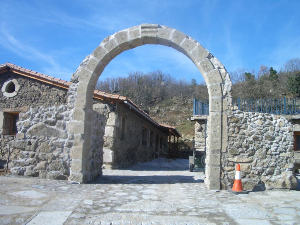 Albergue El Solitario Banos De Montemayor Luaran gambar